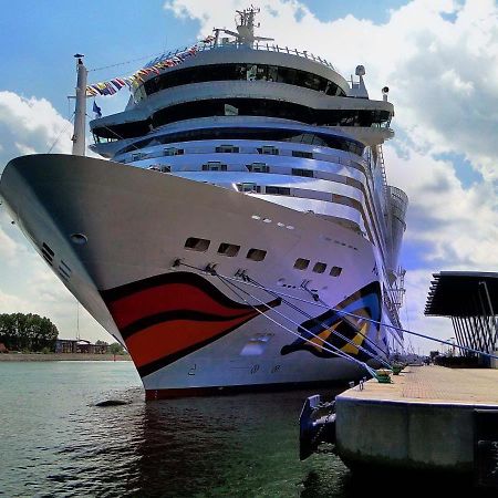 Apartamento Sonnendeck, Direkt Am Leuchtturm Rostock Exterior foto