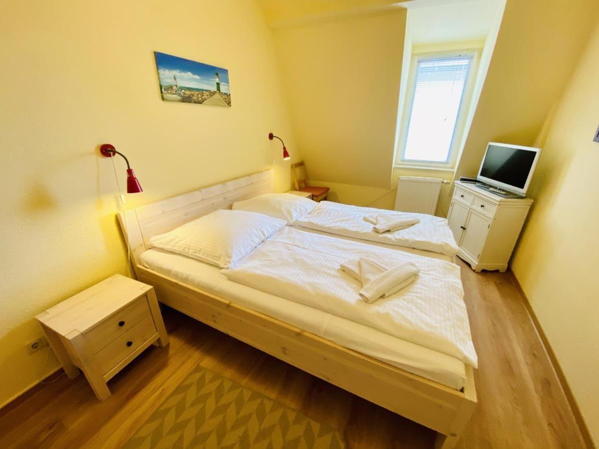 Apartamento Sonnendeck, Direkt Am Leuchtturm Rostock Exterior foto