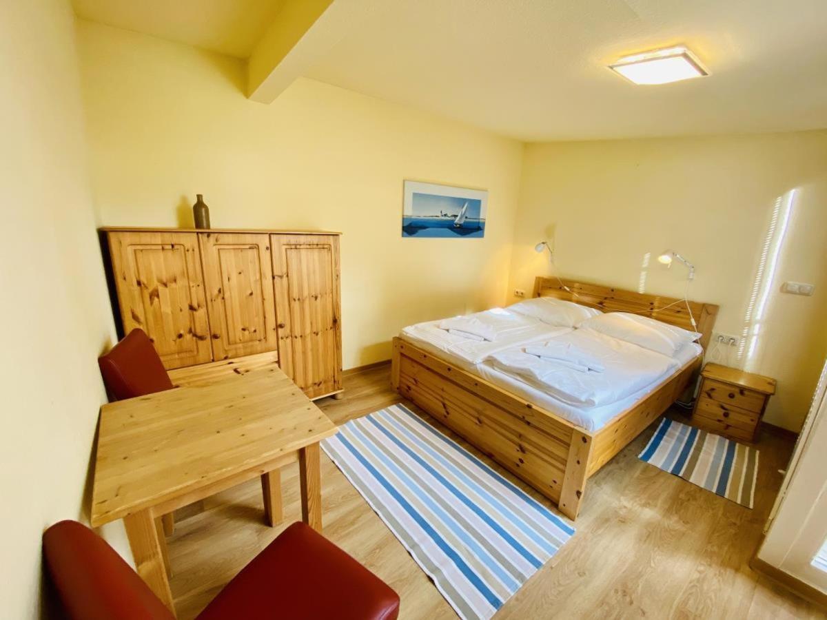 Apartamento Sonnendeck, Direkt Am Leuchtturm Rostock Exterior foto